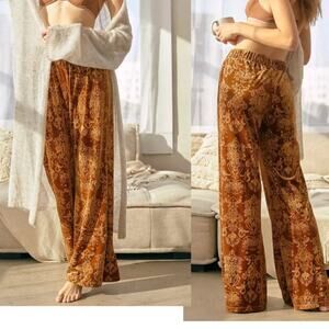 Beyond Yoga Best Dressed Pant Bronze Velvet Flare Leg Paisley Size Small NEW
